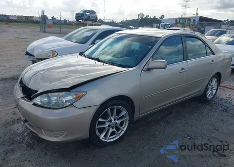 2005 Toyota Camry Le z USA, uszkodzony, nr VIN 4T1BE32K35U097037